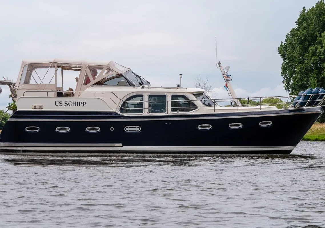 Exterior view of Us Schipp, a De Drait DeLuxe 42 motorboat at Akkrum, Netherlands