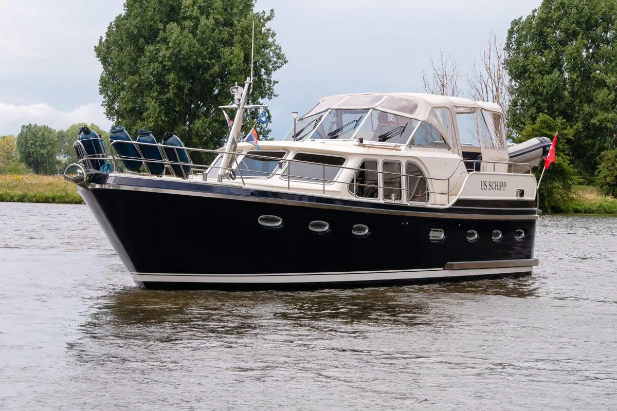 Salon of Us Schipp, a De Drait DeLuxe 42 motorboat at Akkrum, Netherlands