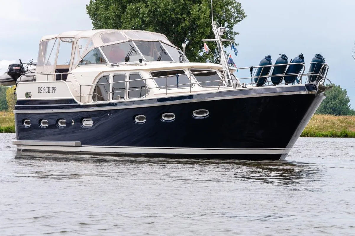 Exterior view of Us Schipp, a De Drait DeLuxe 42 motorboat at Akkrum, Netherlands