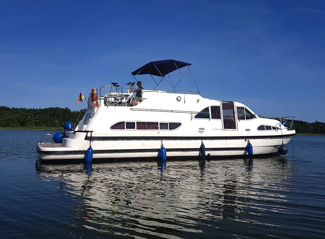 Cruiser Premium XL 4 Pers., a Pénichette Europa E.400 motorboat at Saint-Martin-sur-Oust, France