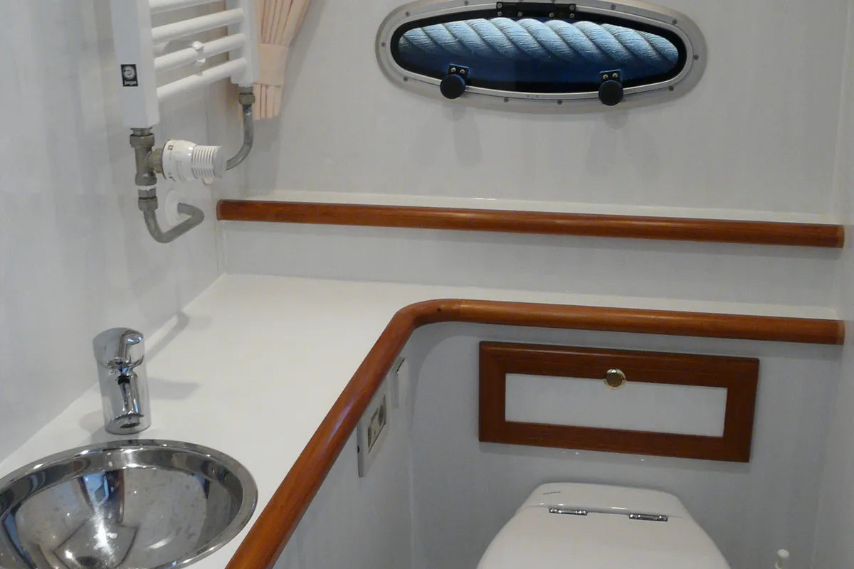 Head on De Drait DeLuxe 42, a motorboat at Drachten, Netherlands