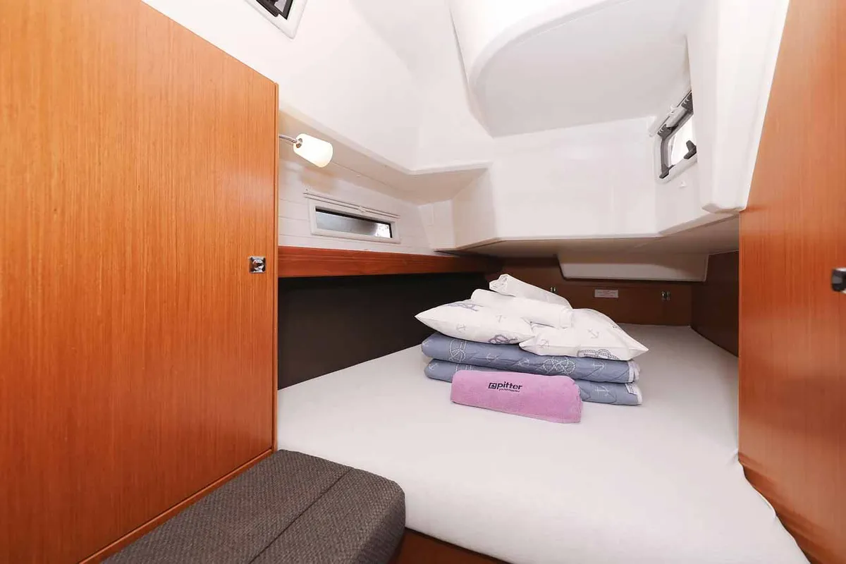 Cabin on Sursulapitschi, a Bavaria Cruiser 37 sailboat at Grad Pula, Croatia