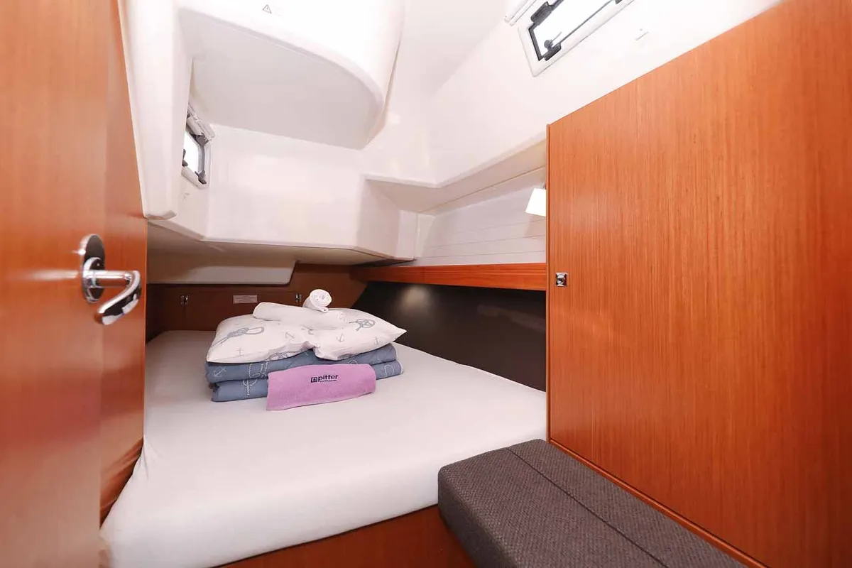 Cabin on Sursulapitschi, a Bavaria Cruiser 37 sailboat at Grad Pula, Croatia