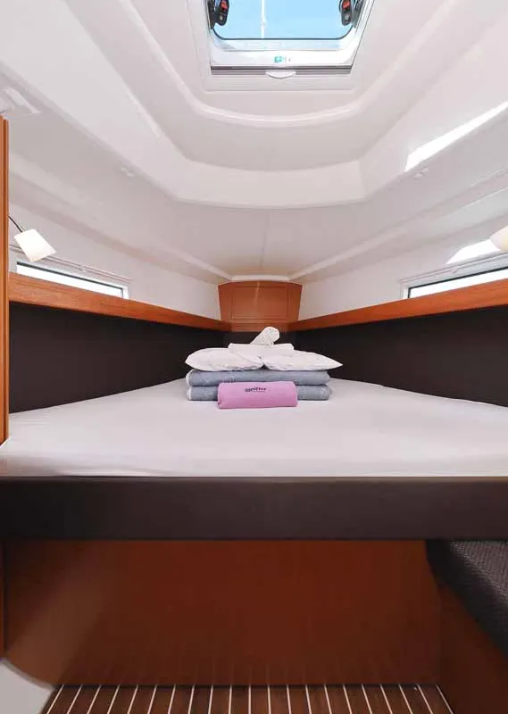 Cabin on Sursulapitschi, a Bavaria Cruiser 37 sailboat at Grad Pula, Croatia