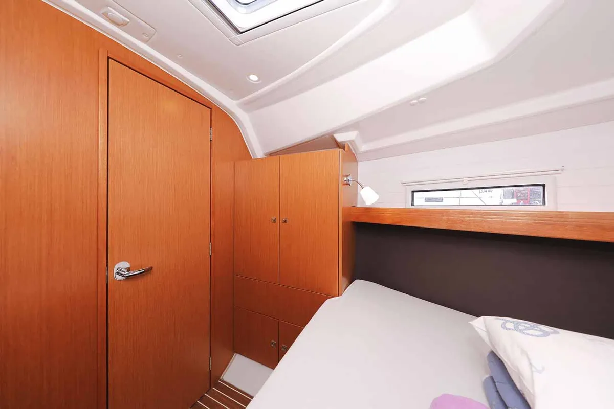 Cabin on Sursulapitschi, a Bavaria Cruiser 37 sailboat at Grad Pula, Croatia