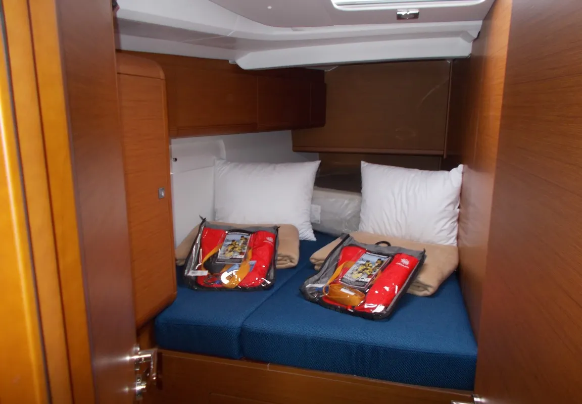 Cabin on In A Silent Way, a Jeanneau Sun Odyssey 519 sailboat at Tropea, Italy