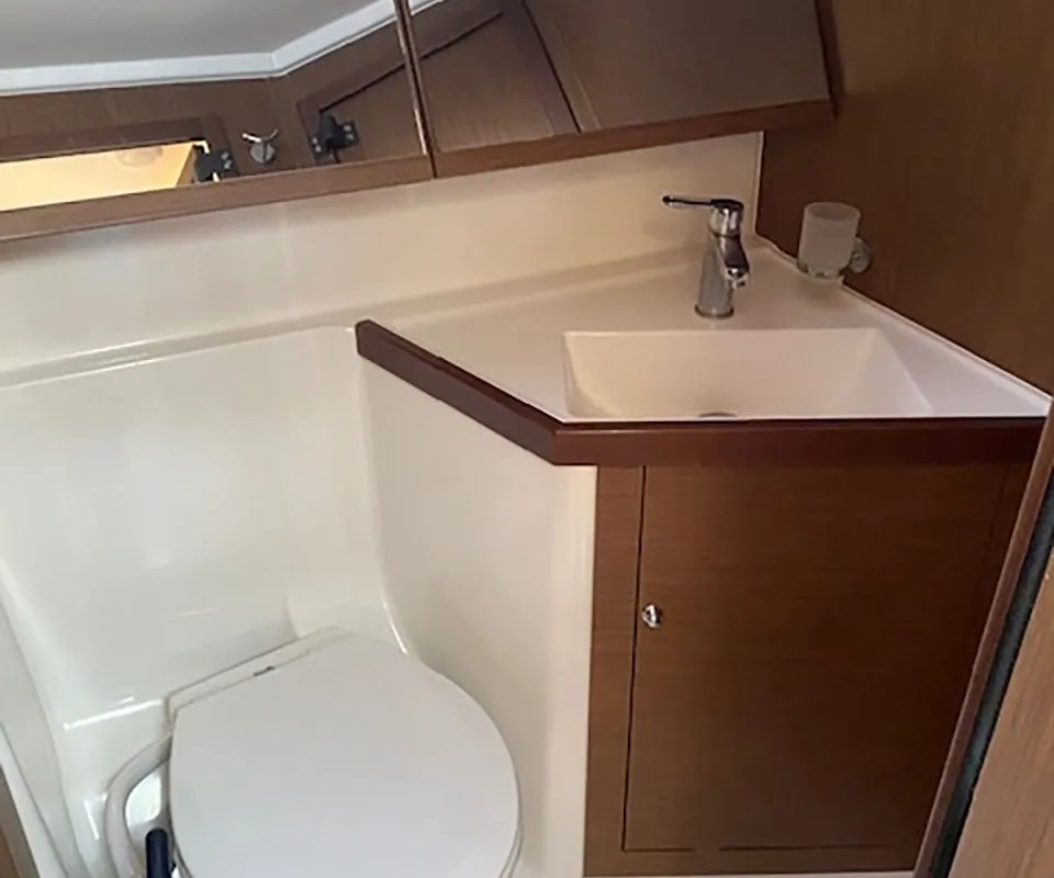 JEAN BART III, a Beneteau Oceanis 40.1 sailboat at La Favière, France