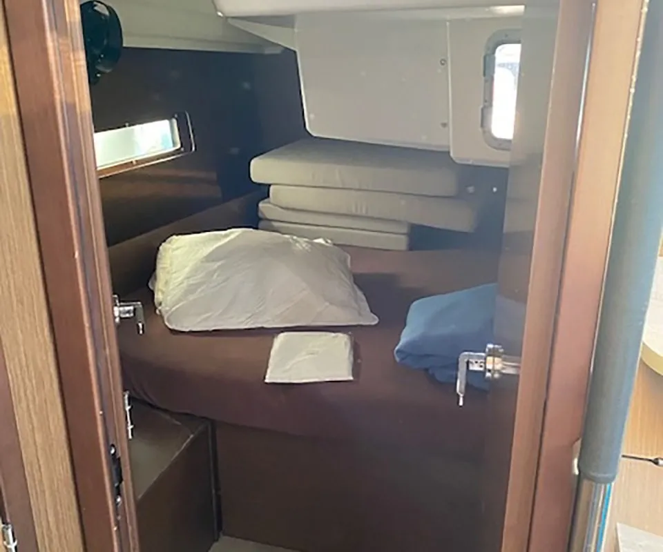 JEAN BART III, a Beneteau Oceanis 40.1 sailboat at La Favière, France