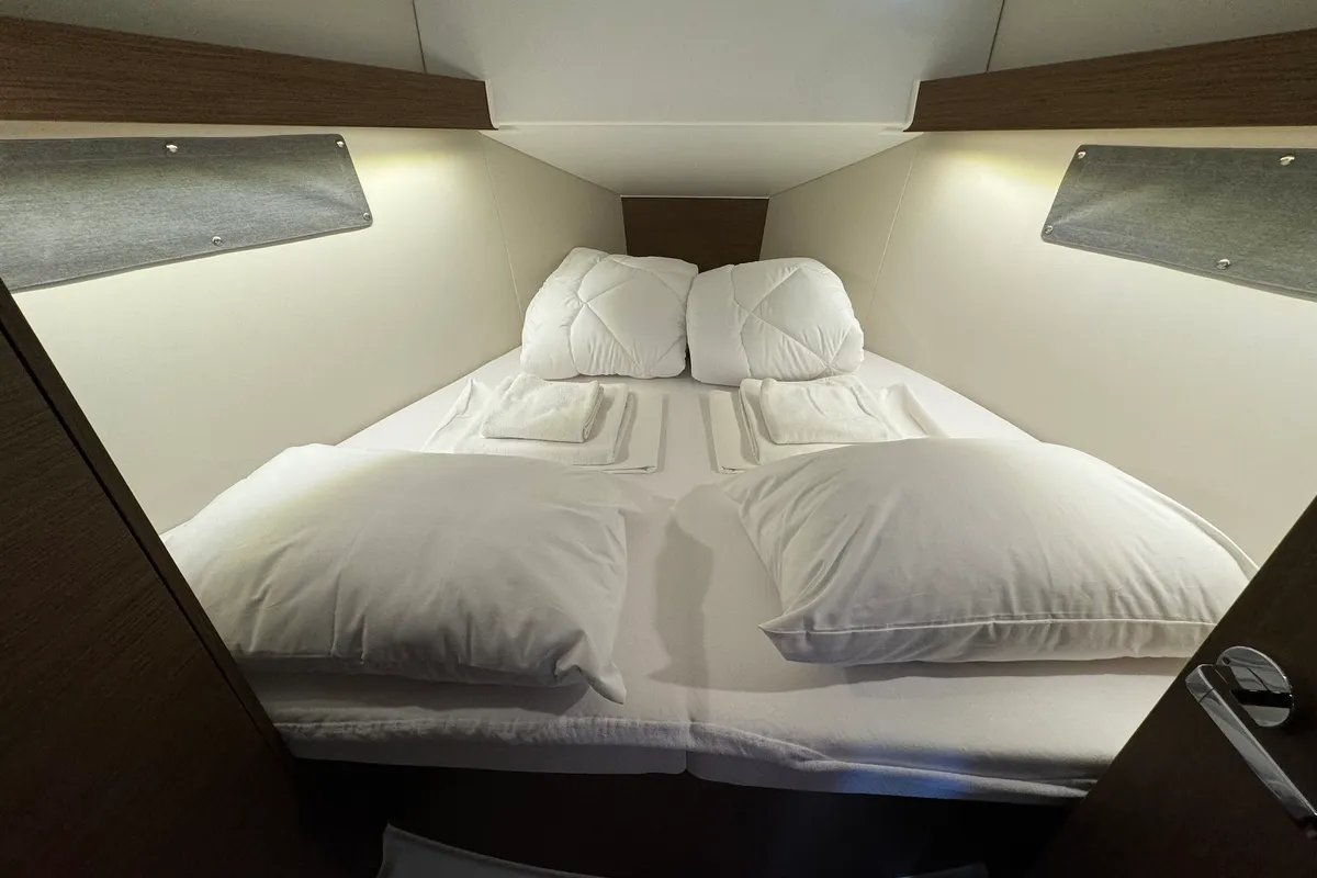 Cabin on Arnie, a Beneteau Oceanis 34.1 sailboat at Općina Sukošan, Croatia