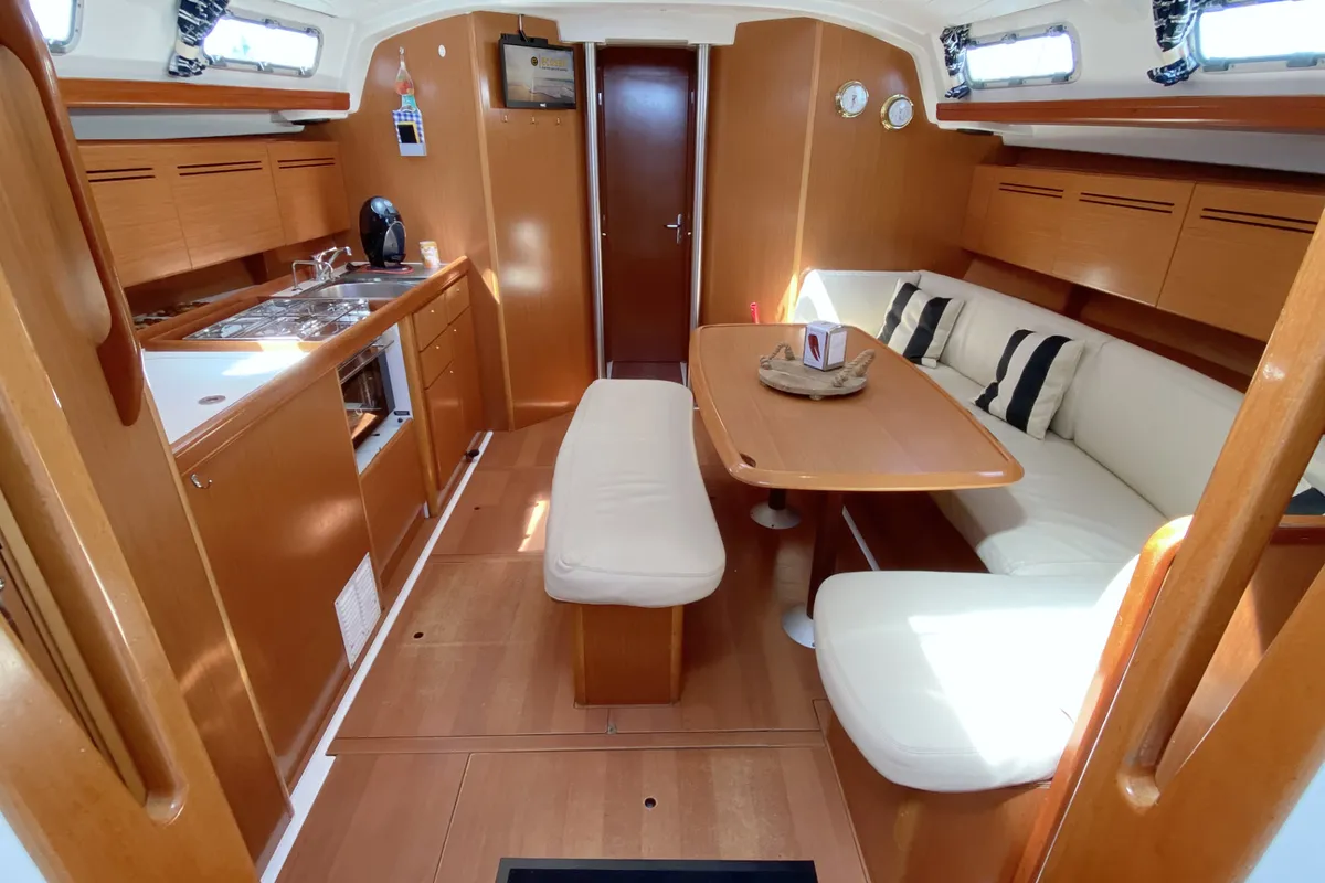 Salon of Fix, a Beneteau Cyclades 43.4 sailboat at Heiligenhafen, Germany