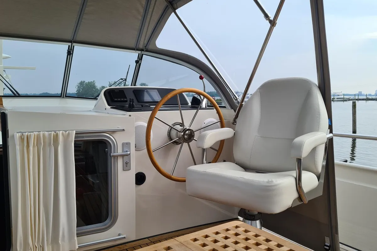 Idefix, a Linssen Grand Sturdy 35.0 AC motorboat at Molecaten Jachthaven Flevostrand, Netherlands