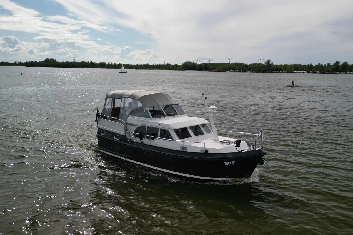 Idefix, a Linssen Grand Sturdy 35.0 AC motorboat at Molecaten Jachthaven Flevostrand, Netherlands