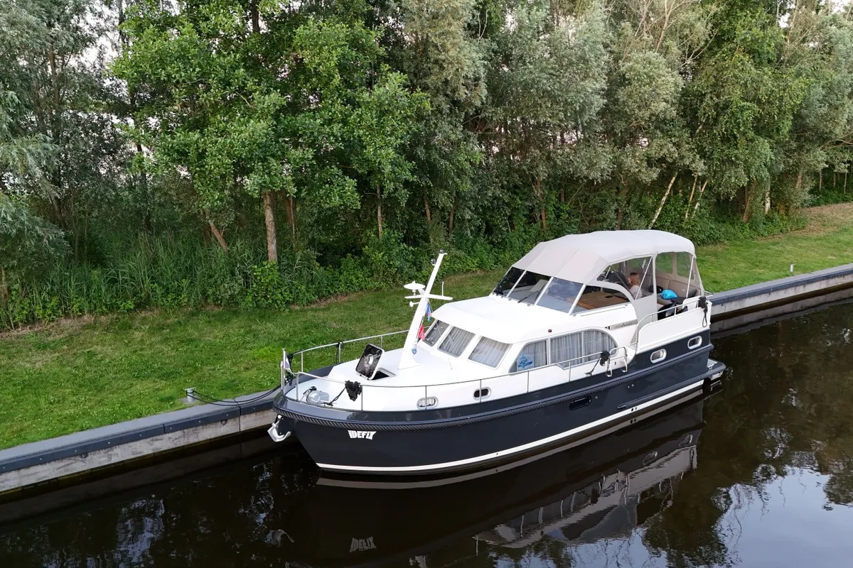 Idefix, a Linssen Grand Sturdy 35.0 AC motorboat at Molecaten Jachthaven Flevostrand, Netherlands