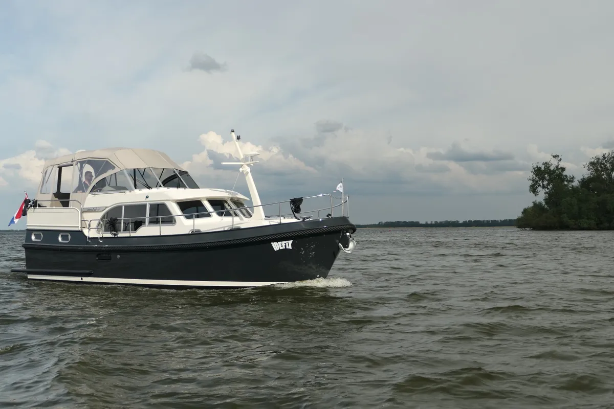 Idefix, a Linssen Grand Sturdy 35.0 AC motorboat at Molecaten Jachthaven Flevostrand, Netherlands