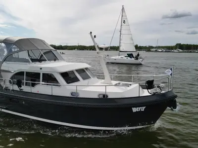 Idefix, a Linssen Grand Sturdy 35.0 AC motorboat at Molecaten Jachthaven Flevostrand, Netherlands