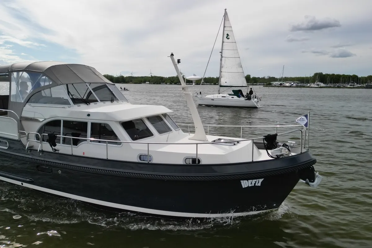 Idefix, a Linssen Grand Sturdy 35.0 AC motorboat at Molecaten Jachthaven Flevostrand, Netherlands