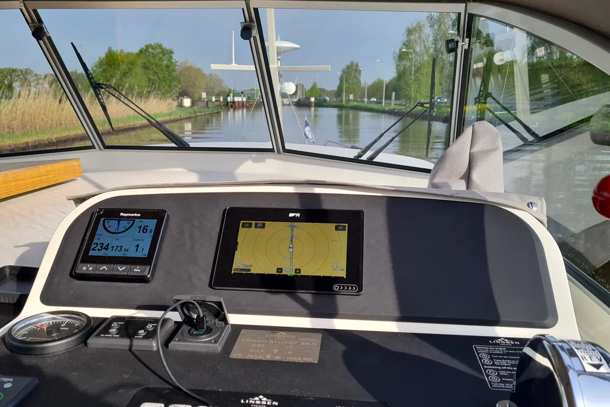 Idefix, a Linssen Grand Sturdy 35.0 AC motorboat at Molecaten Jachthaven Flevostrand, Netherlands