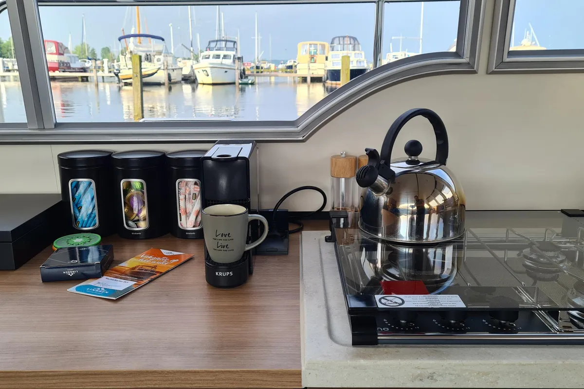 Idefix, a Linssen Grand Sturdy 35.0 AC motorboat at Molecaten Jachthaven Flevostrand, Netherlands
