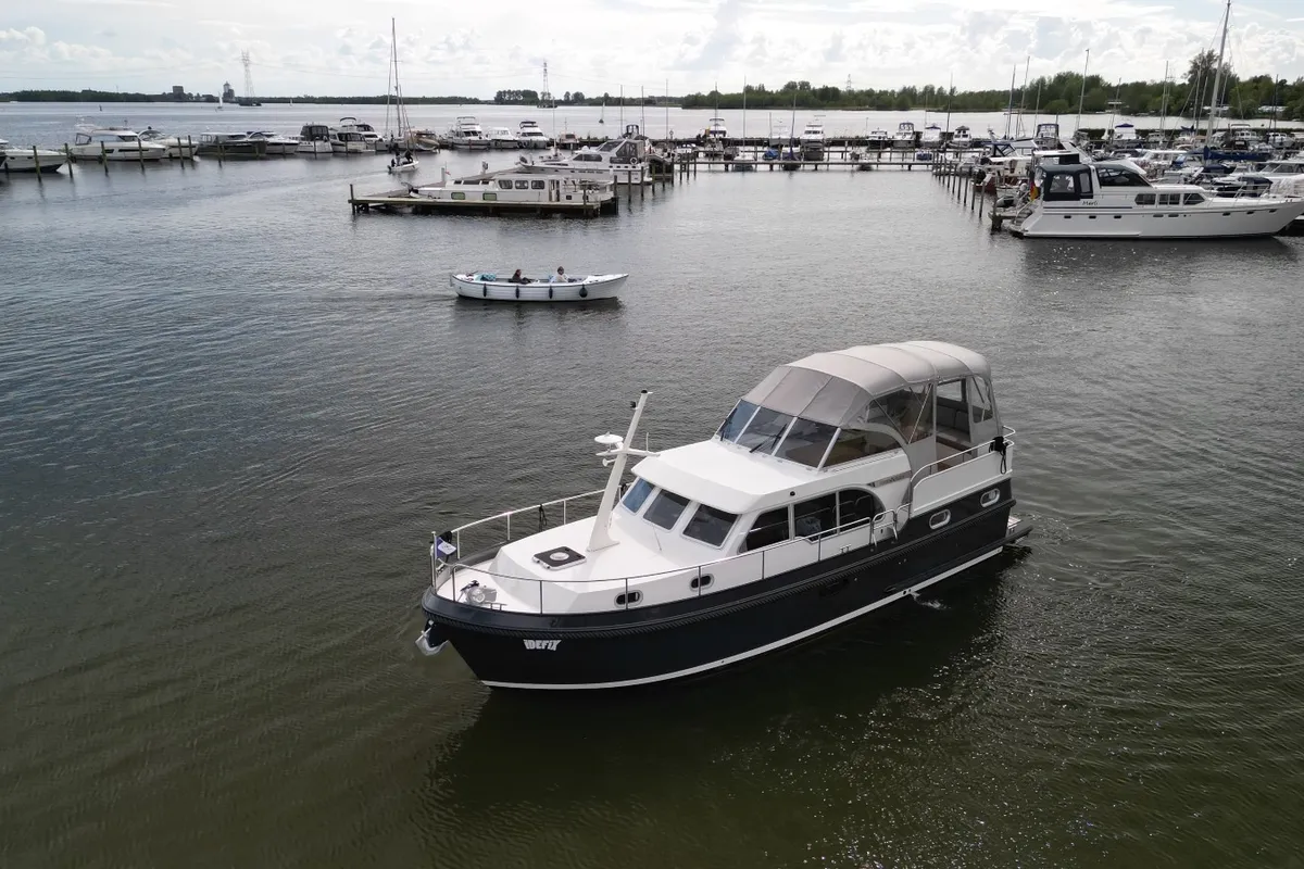 Idefix, a Linssen Grand Sturdy 35.0 AC motorboat at Molecaten Jachthaven Flevostrand, Netherlands