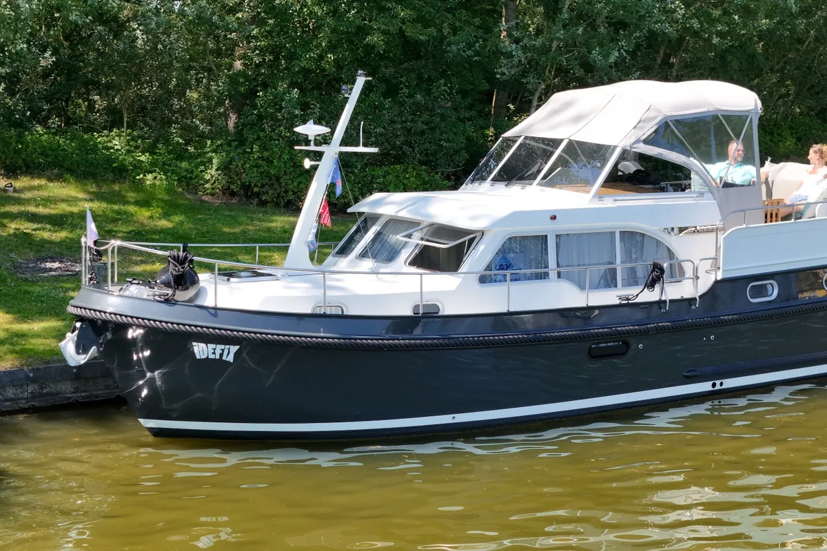 Idefix, a Linssen Grand Sturdy 35.0 AC motorboat at Molecaten Jachthaven Flevostrand, Netherlands