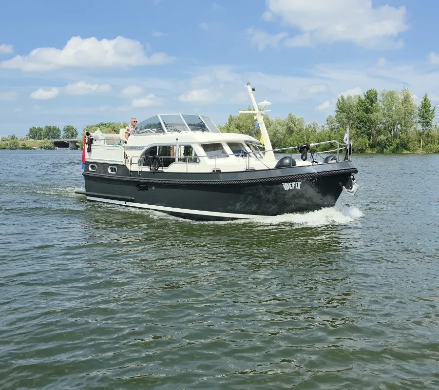 Idefix, a Linssen Grand Sturdy 35.0 AC motorboat at Molecaten Jachthaven Flevostrand, Netherlands