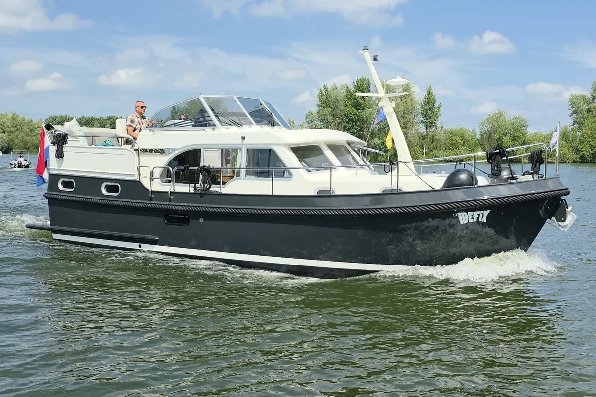 Idefix, a Linssen Grand Sturdy 35.0 AC motorboat at Molecaten Jachthaven Flevostrand, Netherlands