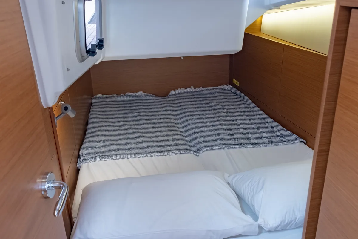 Cabin on Elcano, a Jeanneau Sun Odyssey 410 sailboat at Municipal Unit of Lefkada, Greece