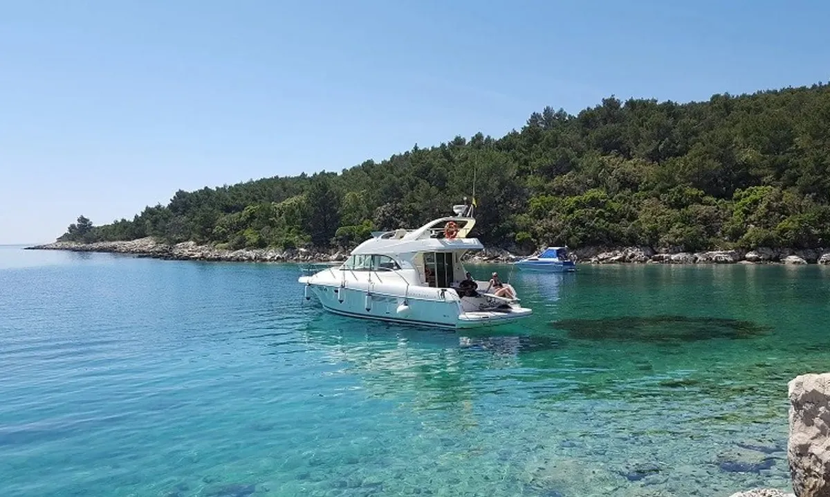Salon of Fortuna, a Jeanneau Prestige 36 Fly motorboat at Punat, Croatia