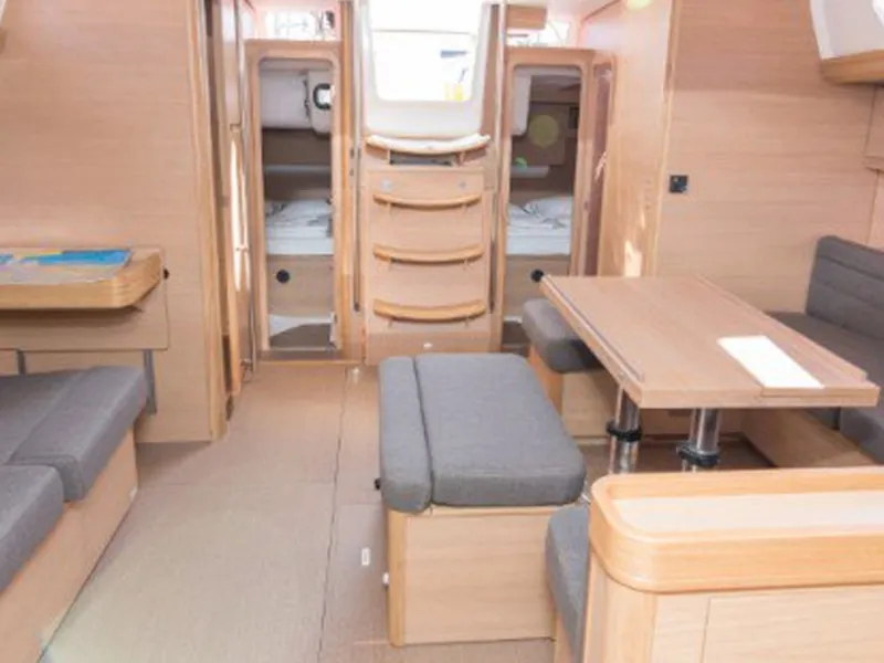 Salon of Jana, a Dufour 512 Grand Large sailboat at Figari/Golfo Aranci, Italy