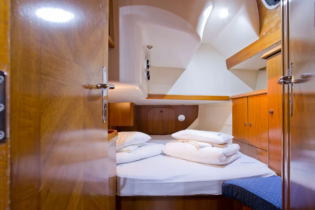 Cabin on Slow, a Jeanneau Sun Odyssey 52.2 sailboat at Castelló d'Empúries, Spain