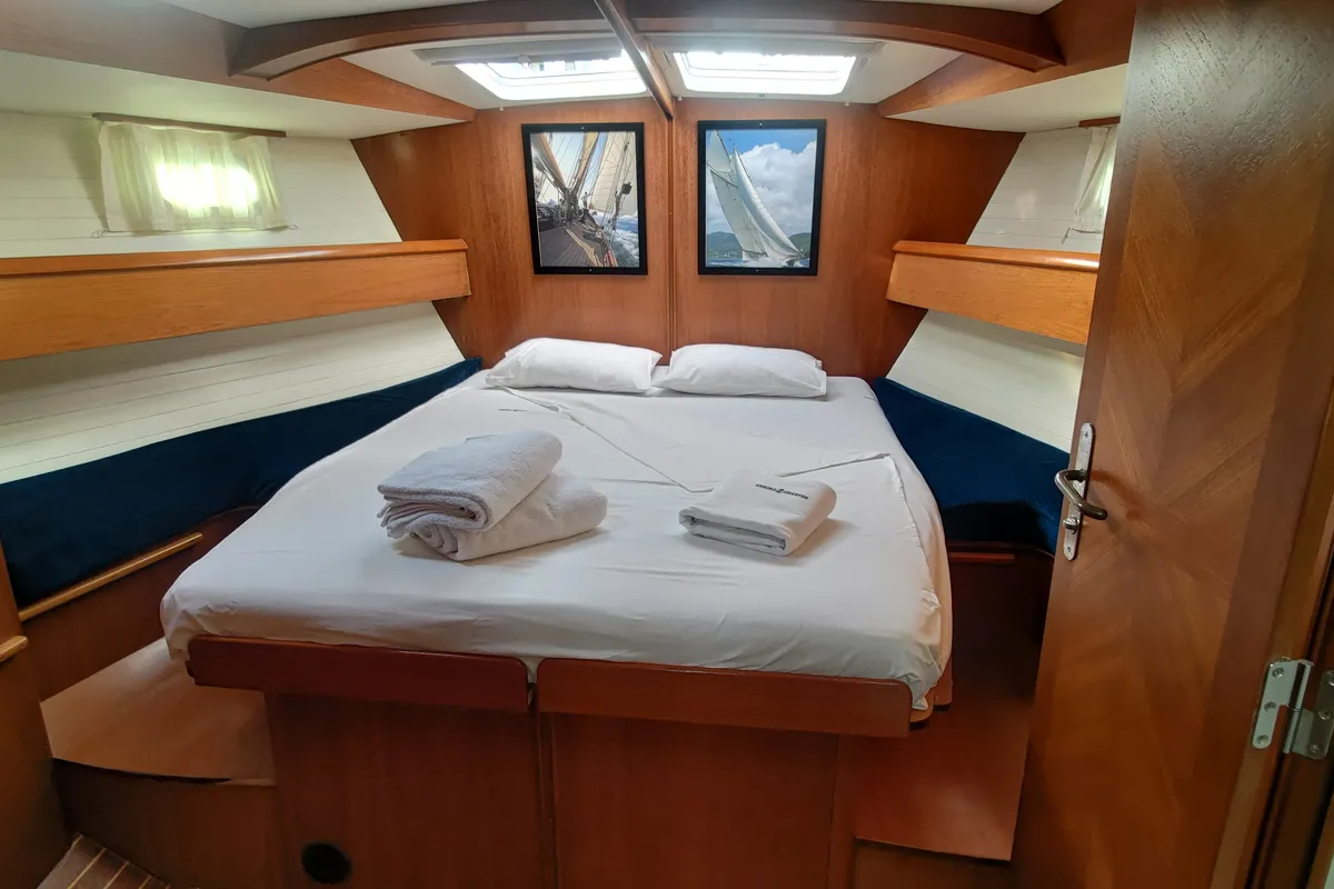 Cabin on Slow, a Jeanneau Sun Odyssey 52.2 sailboat at Castelló d'Empúries, Spain