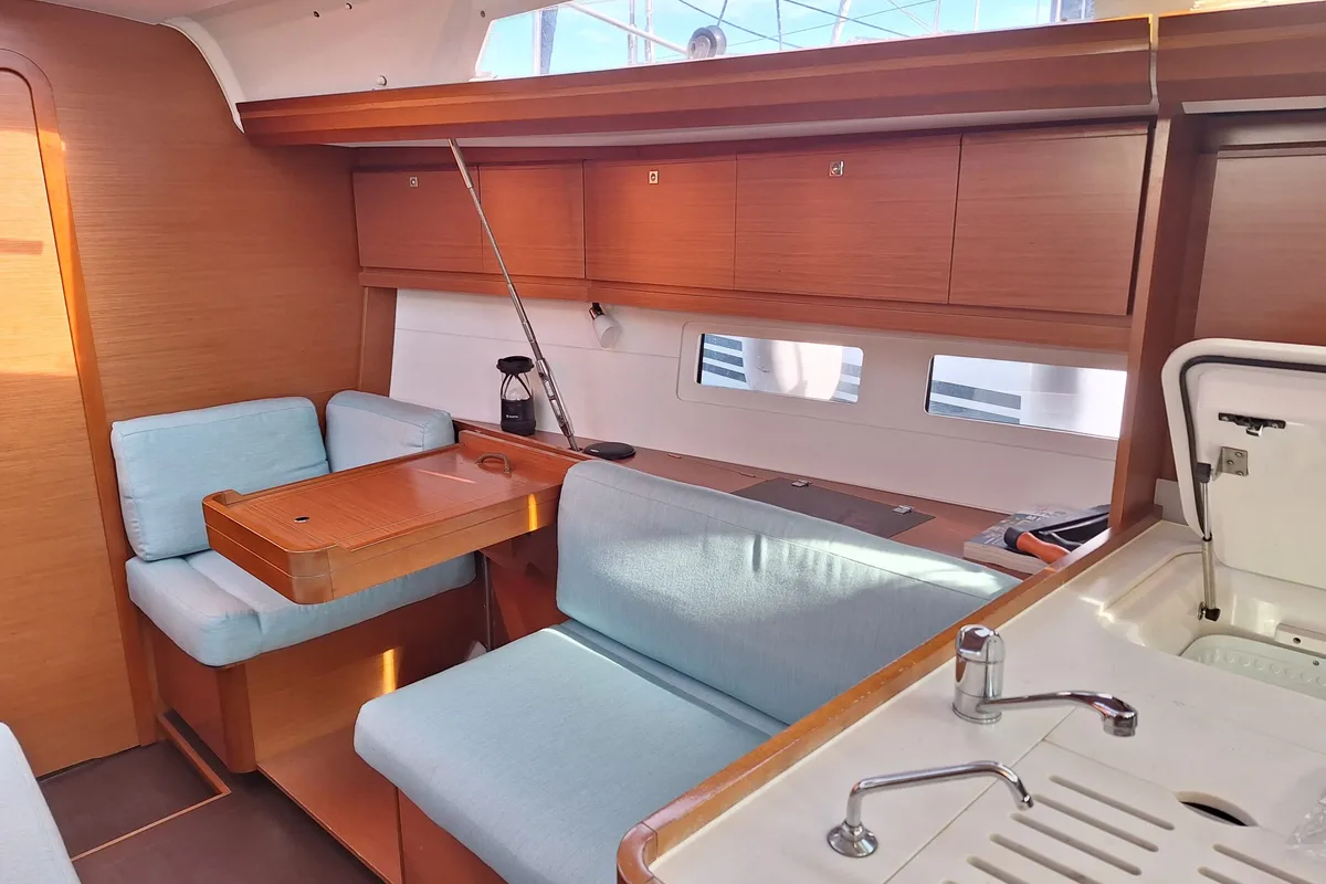 Salon of Rose De Mer, a Dufour 412 GL sailboat at Toulon, France