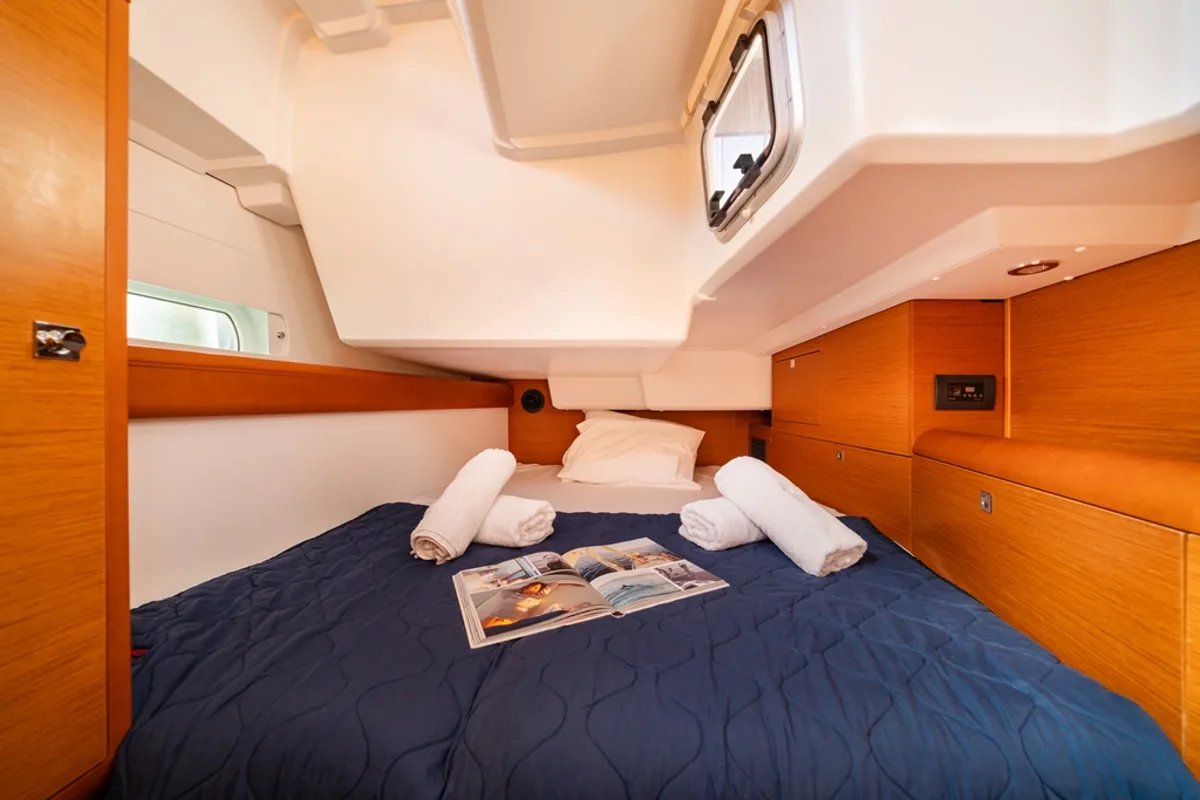 Cabin on Juicy Lucy, a Jeanneau Sun Odyssey 519 sailboat at Municipal Unit of Nea Peramos, Greece