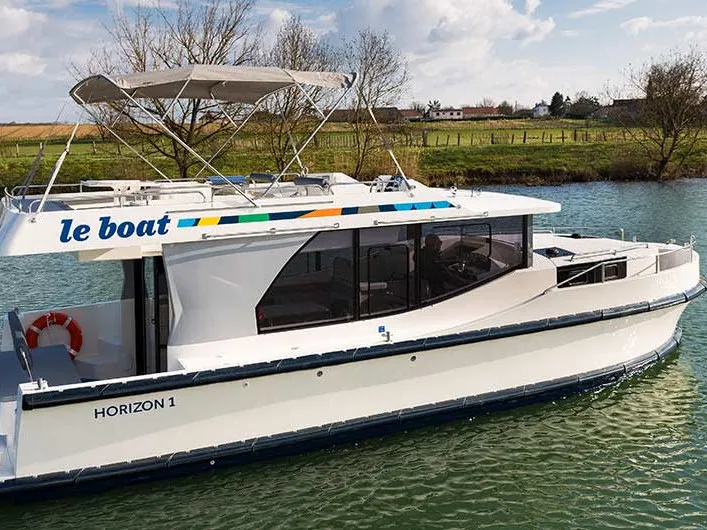 Exterior view of Cygnet Horizon 1, a motorboat at Saint-Gilles, France