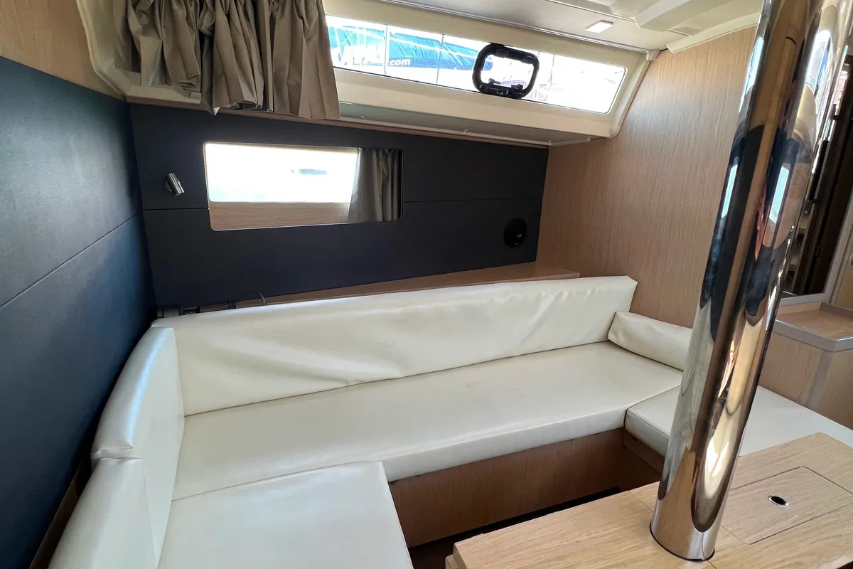 Salon of Tikal 2, a Beneteau Oceanis 41.1 sailboat at Municipal Unit of Lefkada, Greece