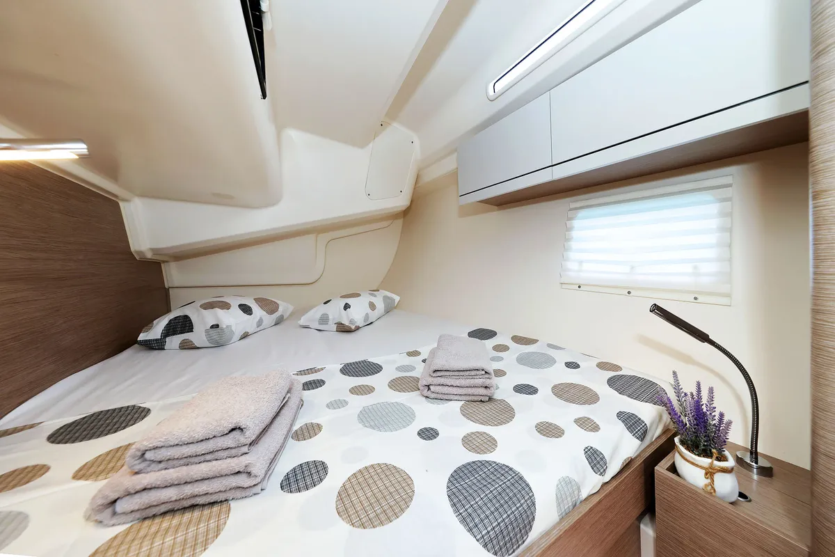Cabin on Teri, a Hanse 418 sailboat at Seget Donji, Croatia