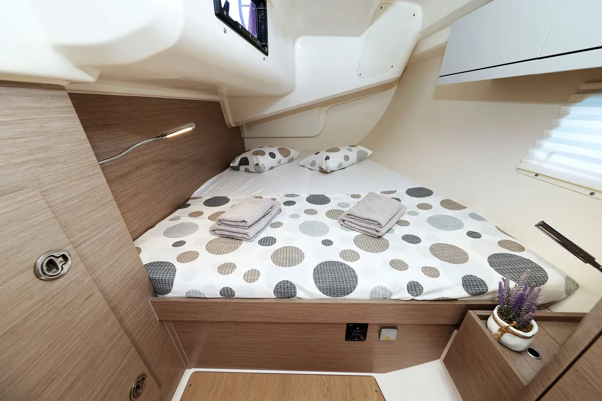 Cabin on Teri, a Hanse 418 sailboat at Seget Donji, Croatia