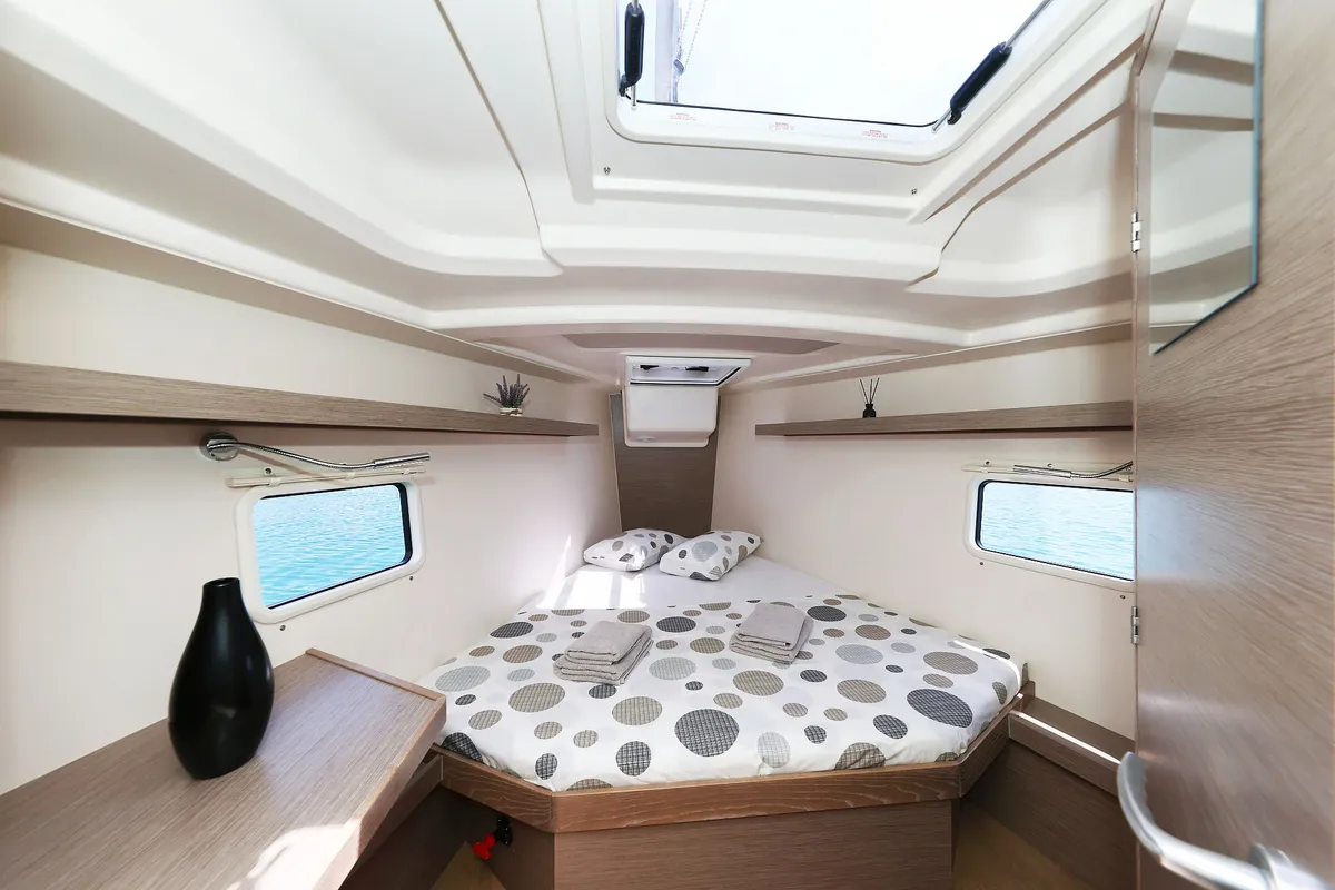 Cabin on Teri, a Hanse 418 sailboat at Seget Donji, Croatia