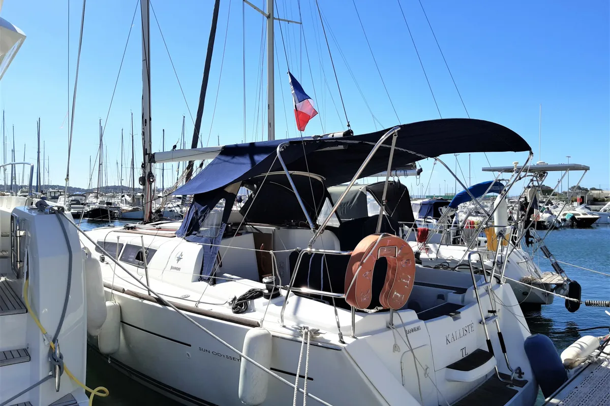 Exterior view of Kalliste, a Jeanneau Sun Odyssey 33i sailboat at Toulon, France