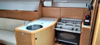 Galley of Kalliste, a Jeanneau Sun Odyssey 33i sailboat at Toulon, France