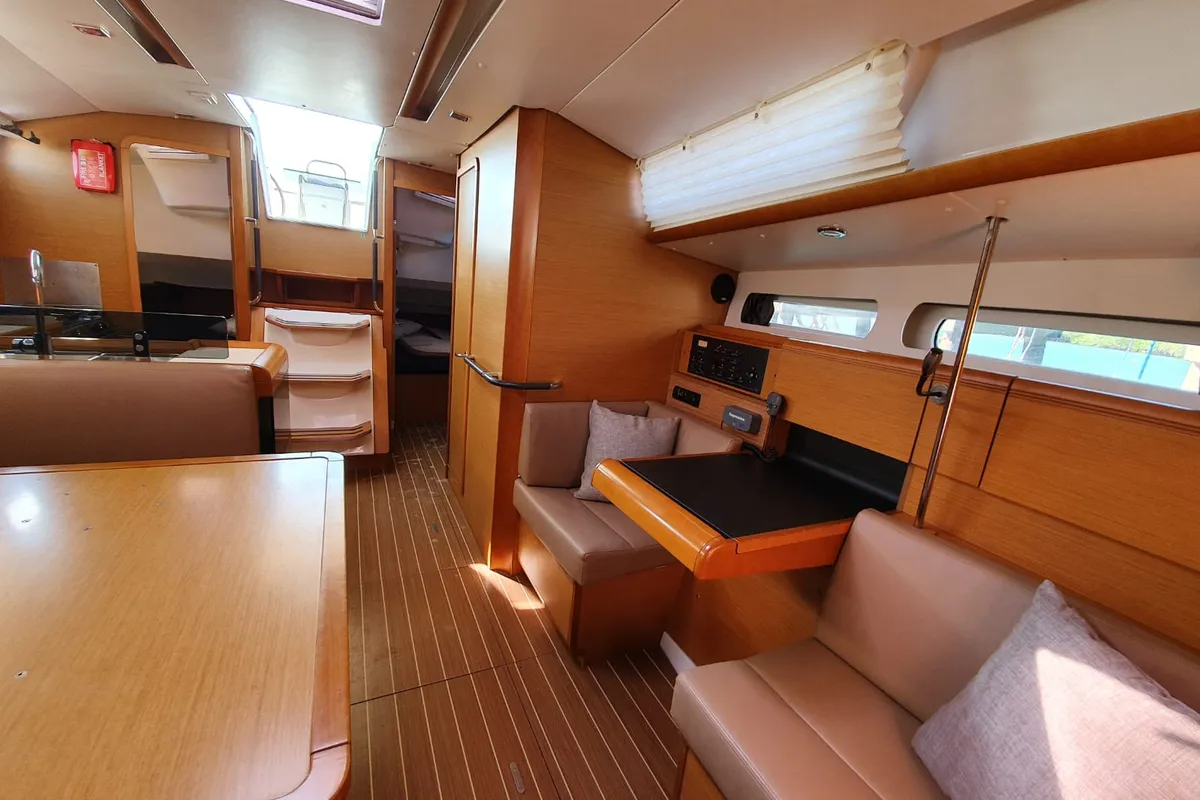 Salon of T-Punch, a Jeanneau Sun Odyssey 409 sailboat at Baan Salak Phet, Thailand