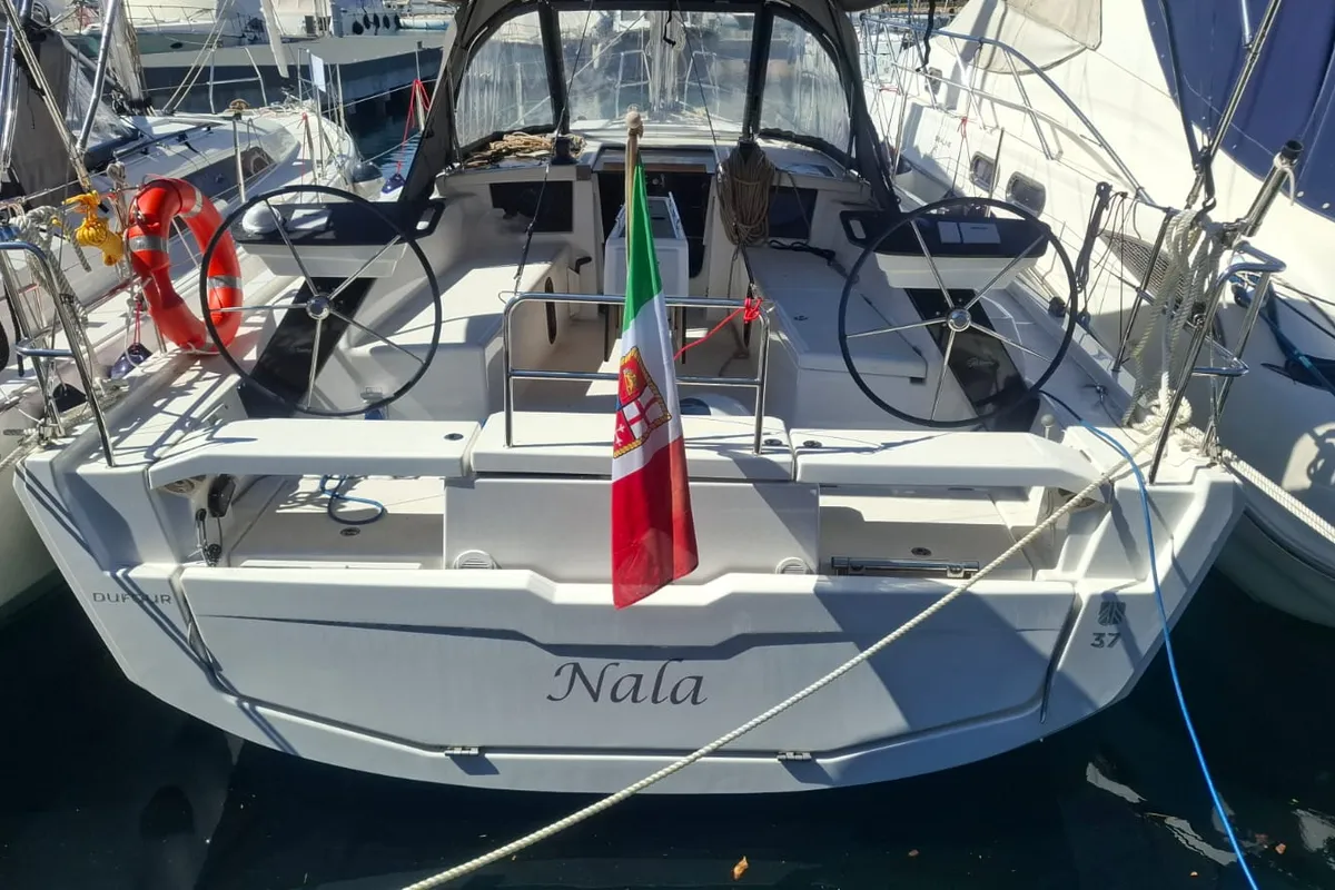 Exterior view of Nala, a Dufour 37 sailboat at Tonnarella, Italy