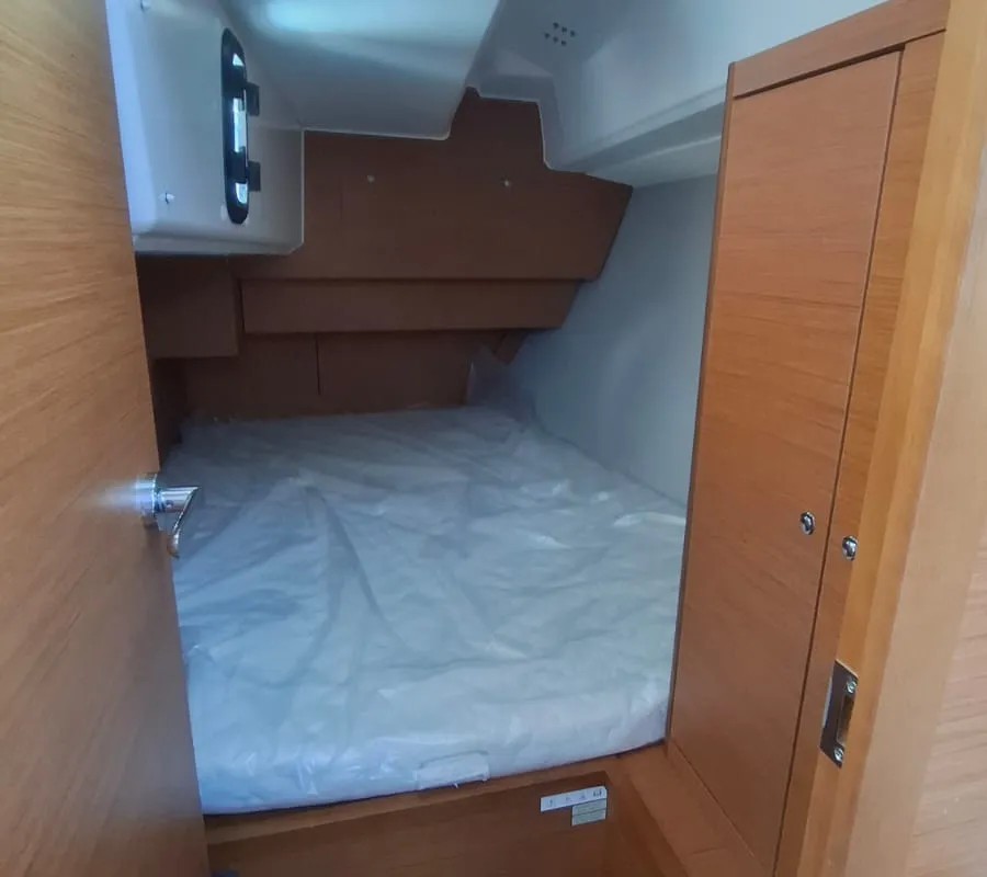 Cabin on Nala, a Dufour 37 sailboat at Tonnarella, Italy