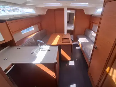 Salon of Nala, a Dufour 37 sailboat at Tonnarella, Italy