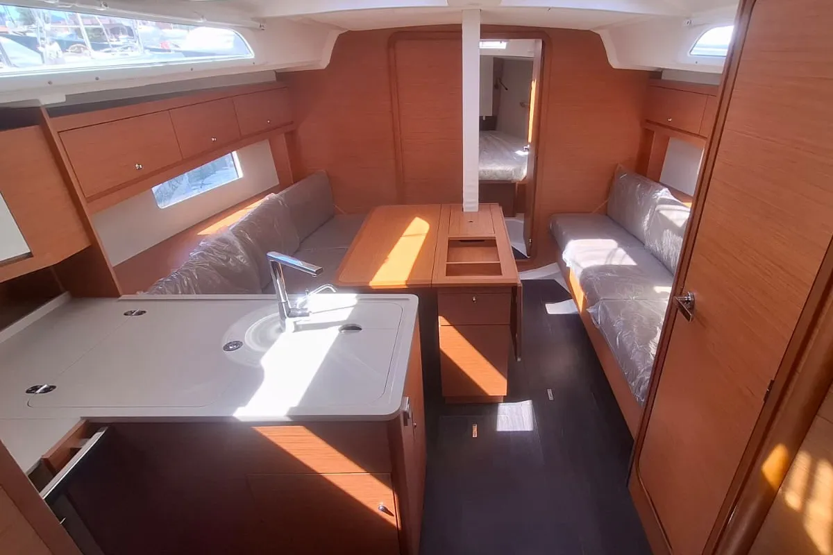 Salon of Nala, a Dufour 37 sailboat at Tonnarella, Italy