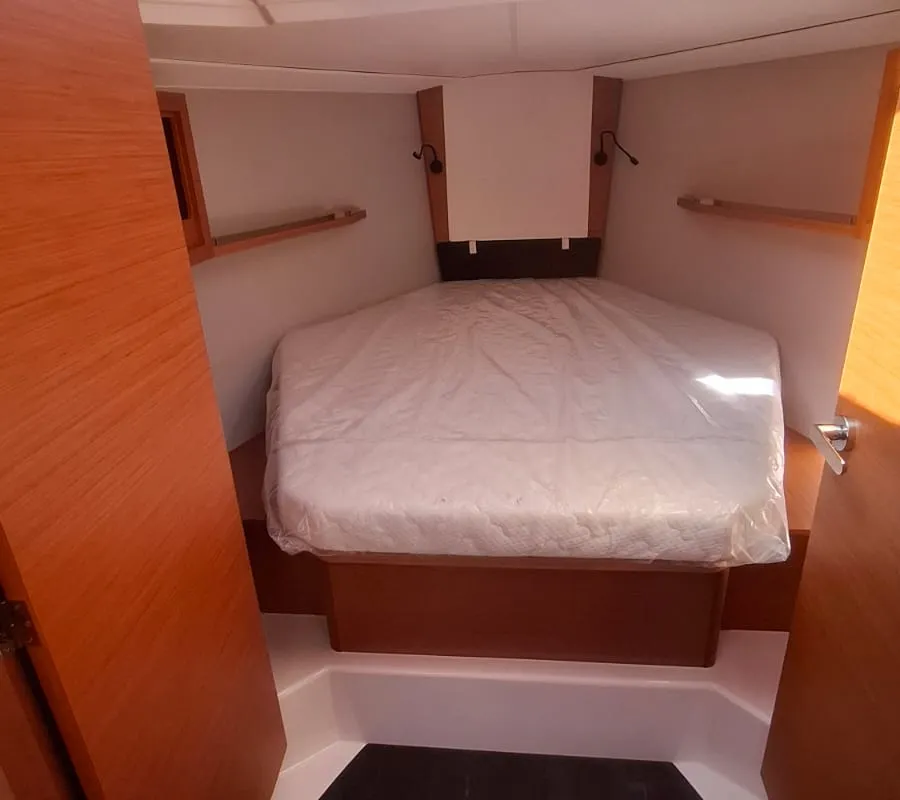 Cabin on Nala, a Dufour 37 sailboat at Tonnarella, Italy