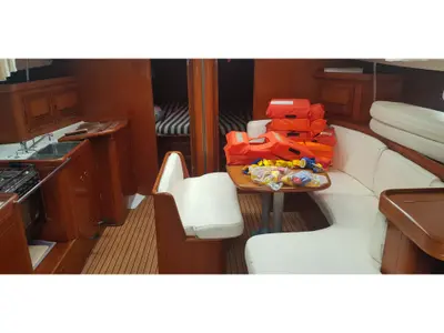 Galley of Senza Pensieri, a Beneteau Oceanis 473 sailboat at Tonnarella, Italy