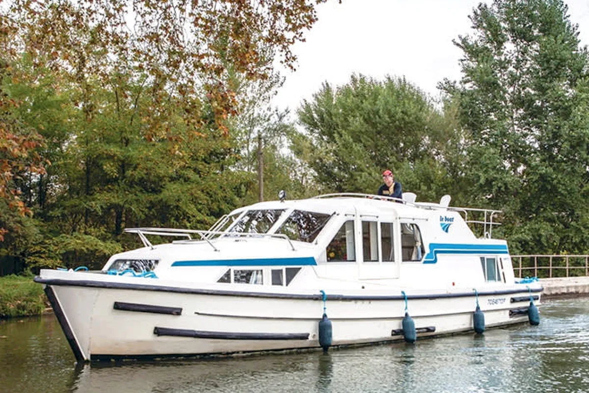 Exterior view of Corvette B - Budget 4, a Cygnet Corvette B motorboat at Decize, France