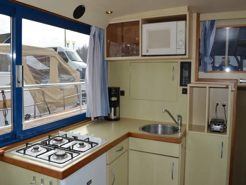 Galley of Lady Love, a De Drait Safari Houseboat 1050 motorboat at Drachten, Netherlands
