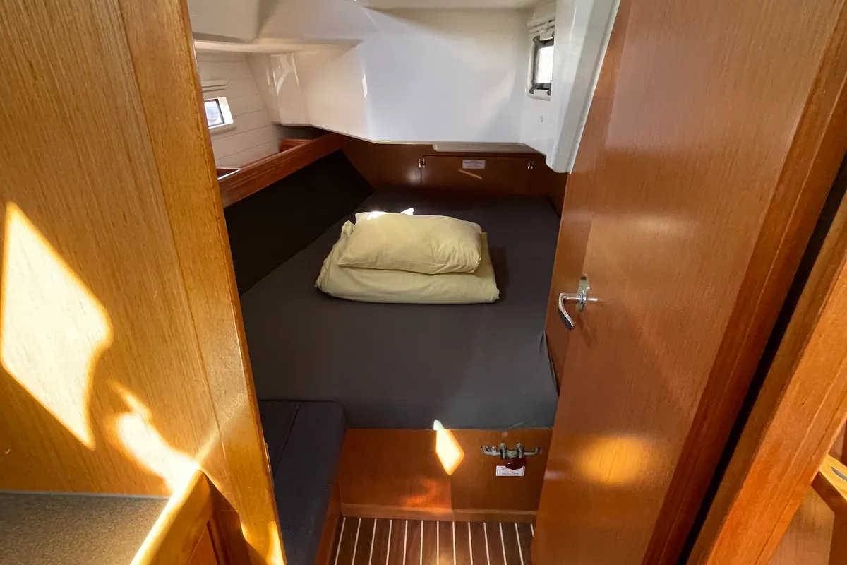 Cabin on Mapalimi, a Bavaria Cruiser 37 sailboat at Grad Šibenik, Croatia